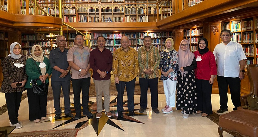 Pertemuan Pemda Kabupaten Gorontalo bersama Keluarga BJ Habibie di Jakarta, terkait permohonan izin penggunaan nama untuk Tahura BJ Habibie di Gorontalo. (foto : istimewa)