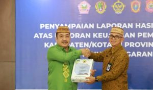Ketua Dekab Bonbol Halid Tangahu hadir dalam penyerahan LHP BPK RI tahun 2022.(foto Humas)