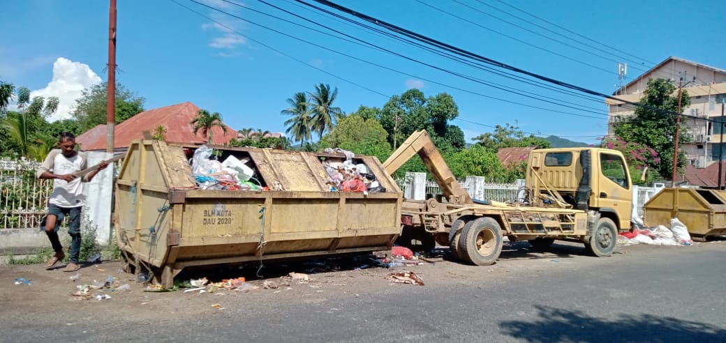 Tong sampah yang ada di Pasaran Sentral Kota Gorontalo, Kamis (25/5/2023). (F. Diyanti/Gorontalo Post)
