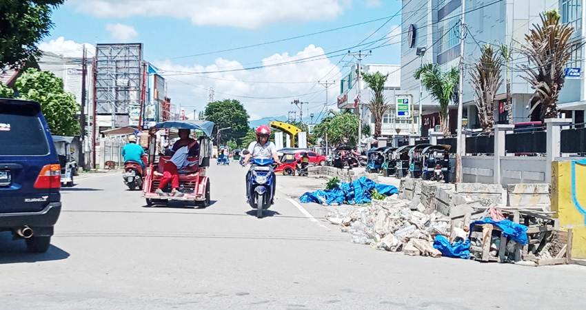 Salah satu titik penumpukan sampah yang ada di Kota Gorontalo, Senin (4/12/2023) (F. Diyanti/Gorontalo Post)