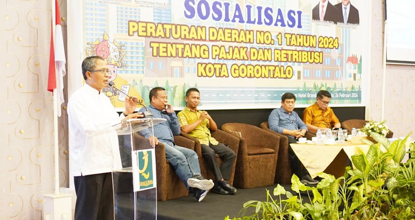 Sekda Kota Gorontalo, Ismail Madjid ketika memberikan sambutan pada kegiatan sosialisasi Perda nomor 1 tahun 2024 tentang pajak dan retribusi daerah, Sabtu(24/2/2024). (Foto: Prokopim)