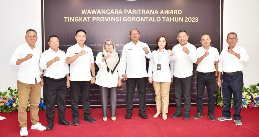 Panitia Sembilan penilaian wawancara Paritrana Award tingkat Provinsi Gorontalo tahun penilaian 2023 yang dipimpin Sekretaris Daerah Provinsi Gorontalo Sofian Ibrahim. ( Foto – Fikri)