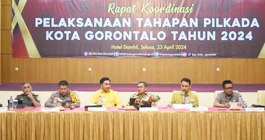 Hardi Sidiki saat menghadiri kegiatan Rapat Koordinasi Tahapan Pilkada Kota Gorontalo Tahun2024 oleh KPU Kota Gorontalo, di TC Damhil UNG, Selasa (23/4/2024). (F. Nanda/ Humas Dekot)