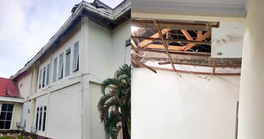 Kondisi gedung DPRD Gorut yang mulai mengkhawatirkan. Terlihat sebagian cor pada atap gedung yang retak dan jatuh.
