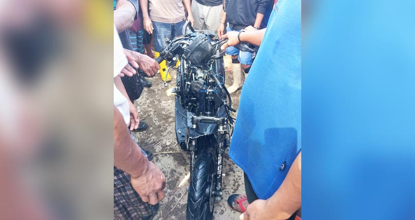 Motor matic milik Maskun Mantu (38) warga Desa Ilomata, Kecamatan Bone, Kabupaten Bone Bolango ditemukan warga di tepi muara Bone, Kabupaten Bone Bolango, Senin (24/6).