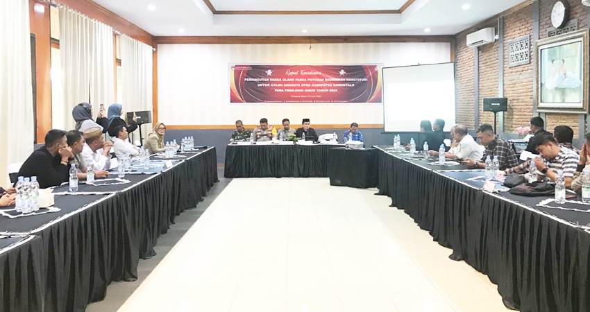 PSU TULADENGGI : KPU Kabupaten Gorontalo menyelenggarakan rapat koordinasi lintas sektor termasuk bersama Partai Politik terkait pelaksanaan PSU. (foto : dok /kpu)